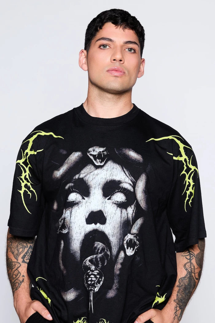 POLERA NEGRA MEDUSA