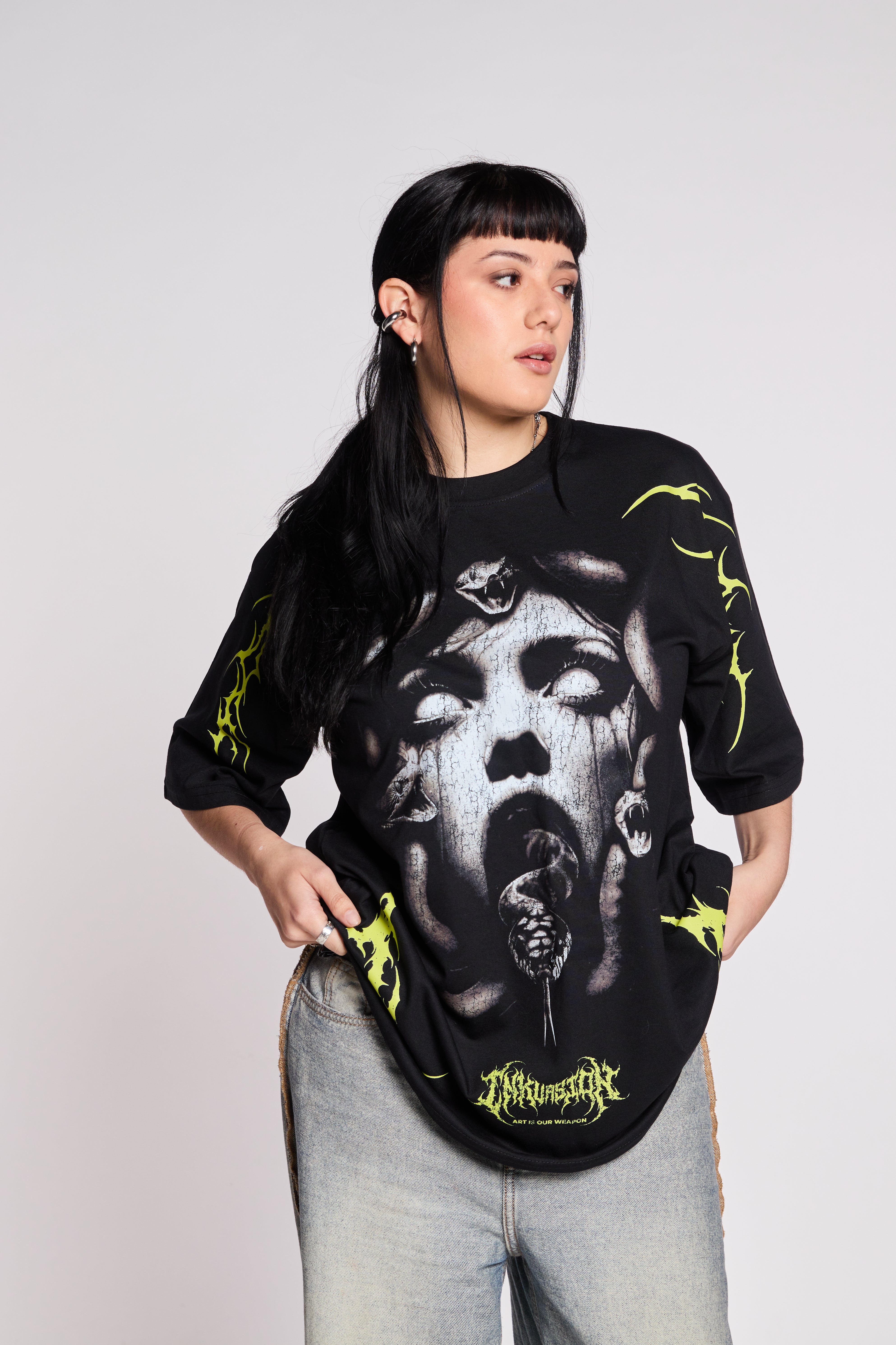POLERA NEGRA MEDUSA