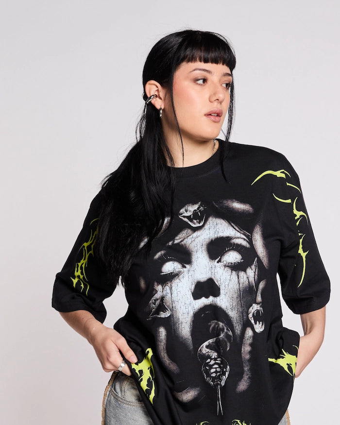 POLERA NEGRA MEDUSA