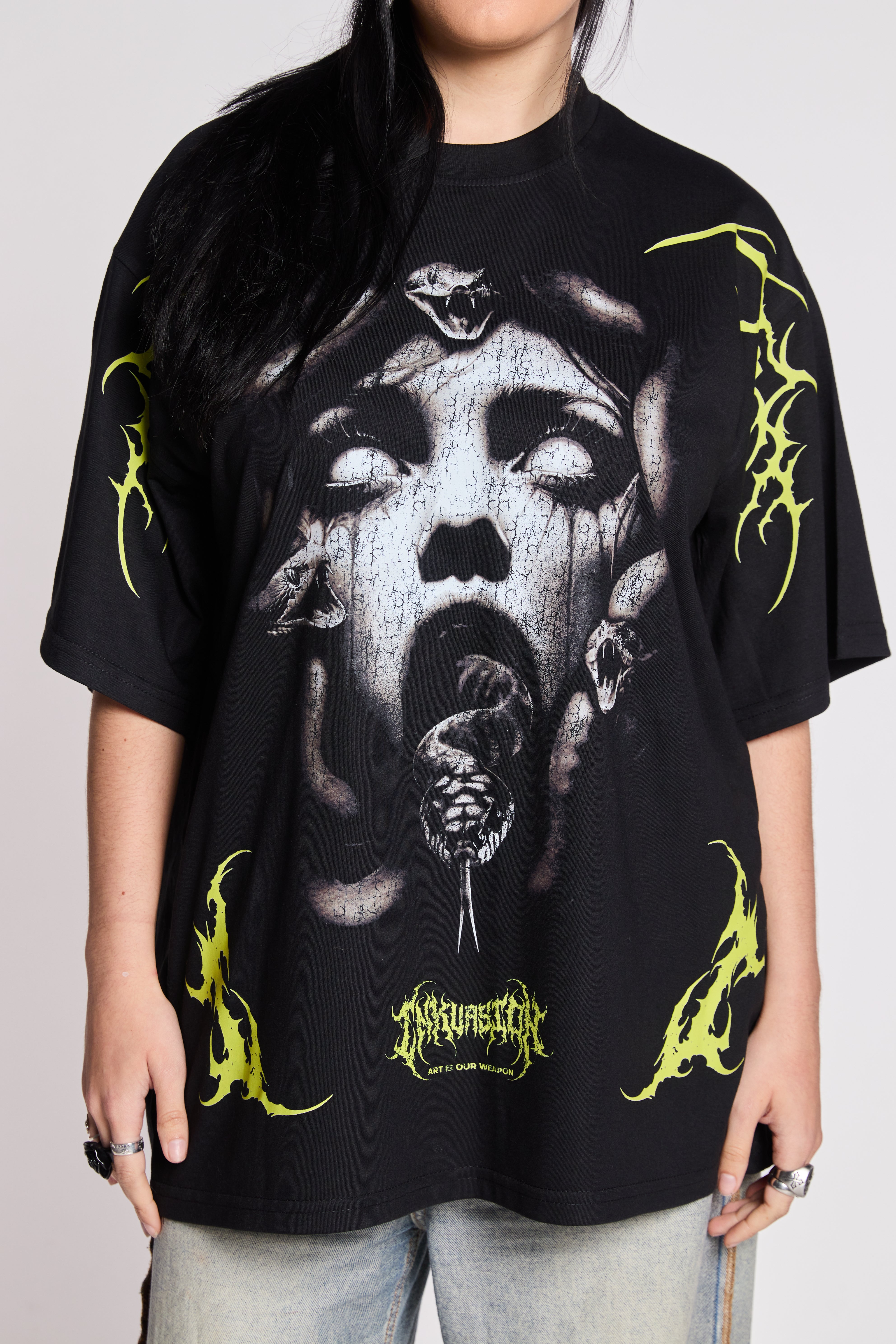 POLERA NEGRA MEDUSA