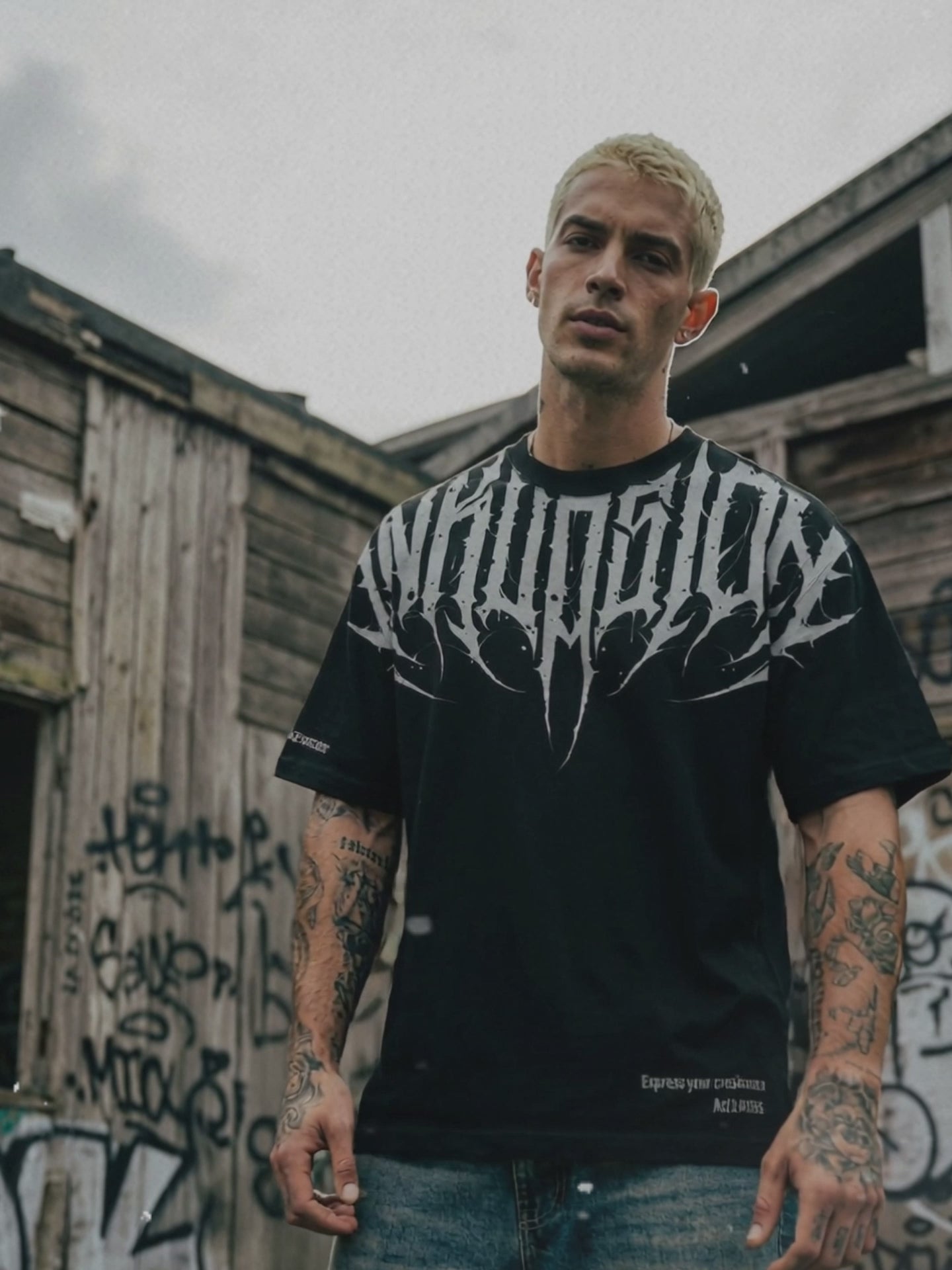 POLERA BLACK LETTER ART CO.